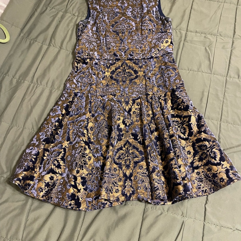 BETSEY JOHNSON ! Elegant Brocade Dress in Gold and Blue